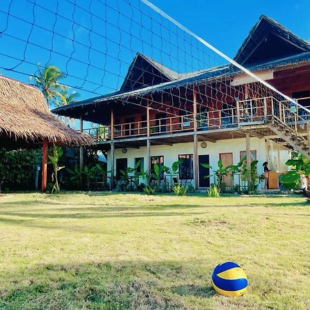 Siargao Sunflower Suites Генерал-Луна Экстерьер фото