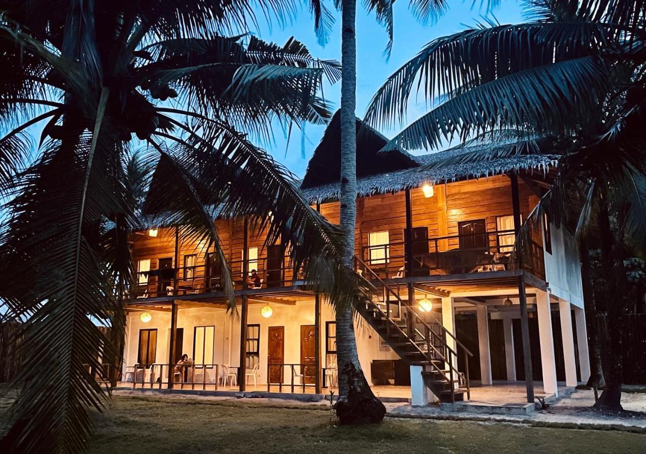 Siargao Sunflower Suites Генерал-Луна Экстерьер фото