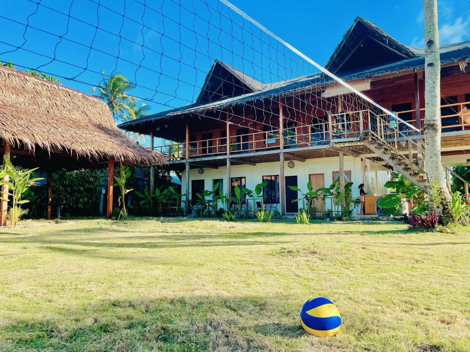 Siargao Sunflower Suites Генерал-Луна Экстерьер фото