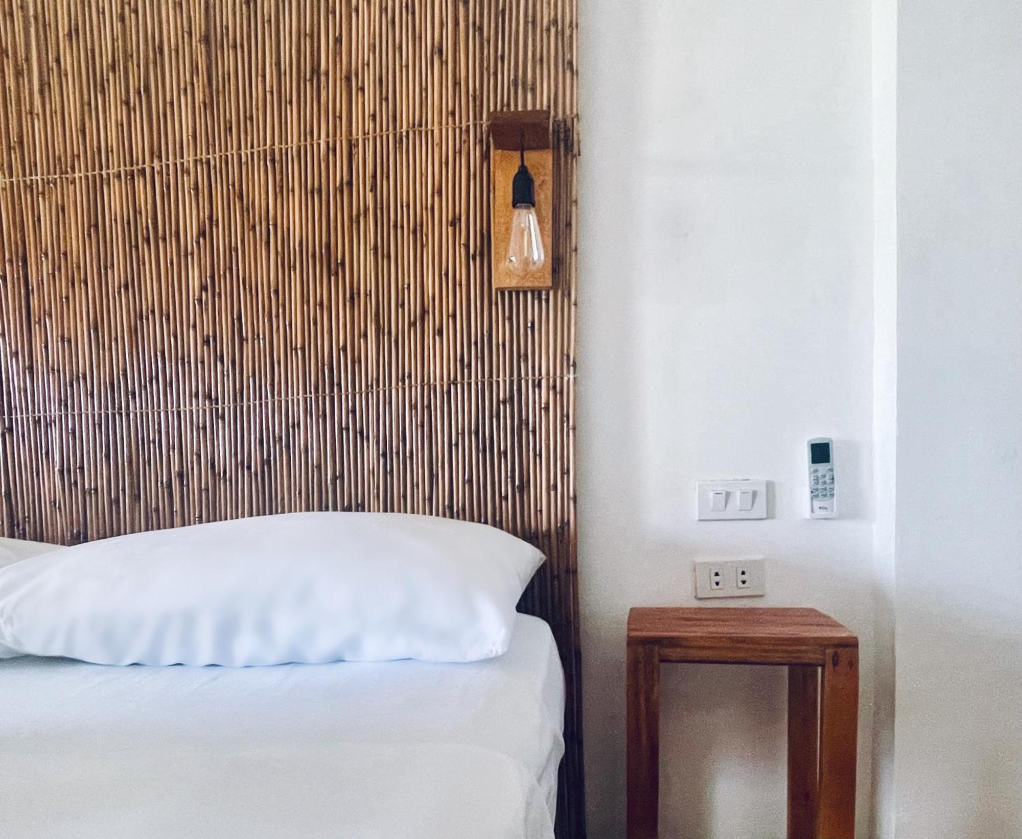 Siargao Sunflower Suites Генерал-Луна Экстерьер фото