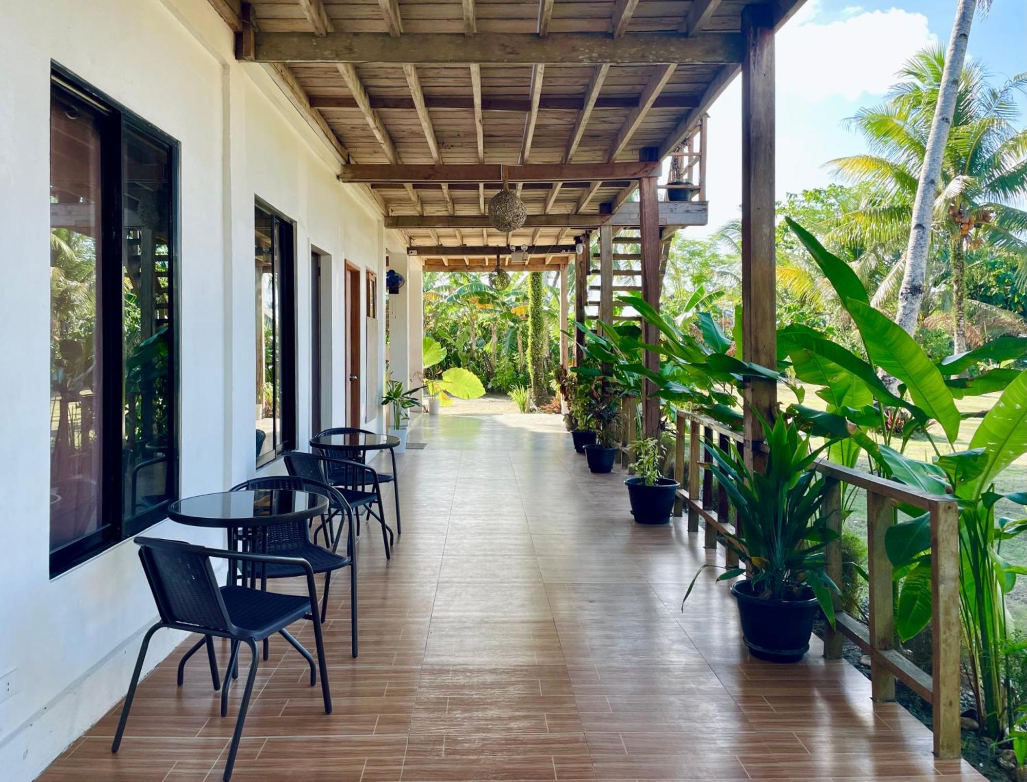 Siargao Sunflower Suites Генерал-Луна Экстерьер фото