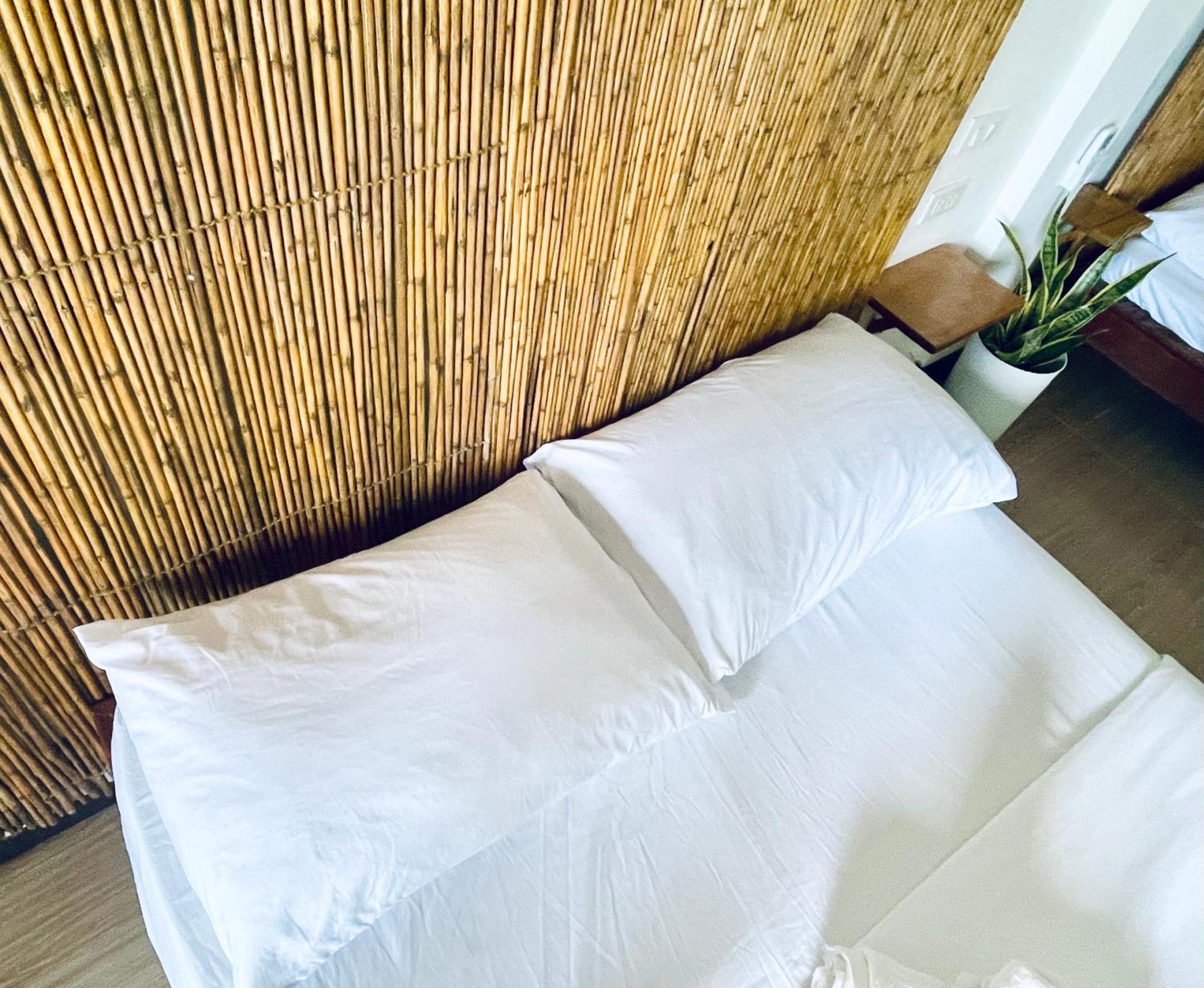 Siargao Sunflower Suites Генерал-Луна Экстерьер фото