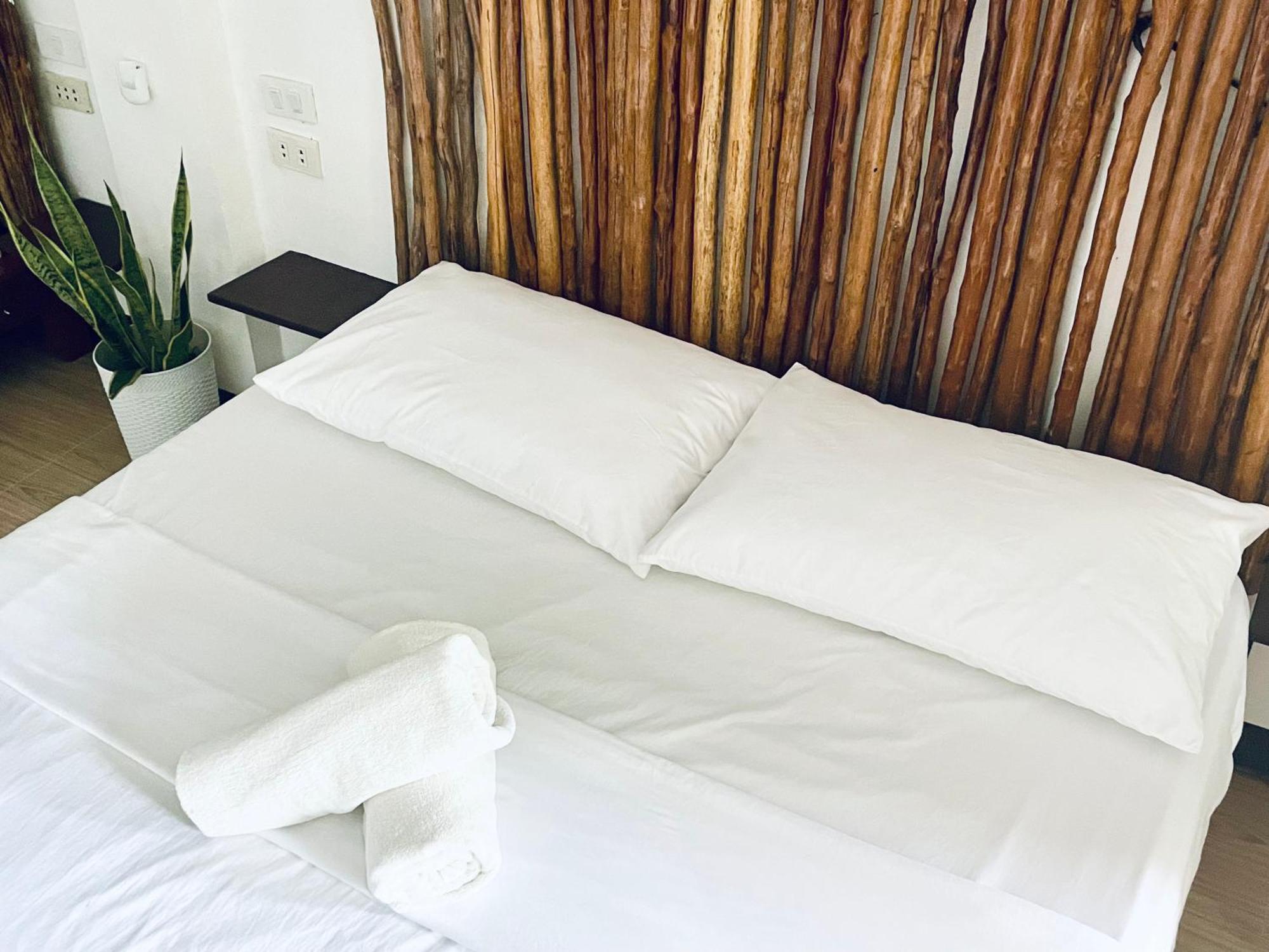 Siargao Sunflower Suites Генерал-Луна Экстерьер фото