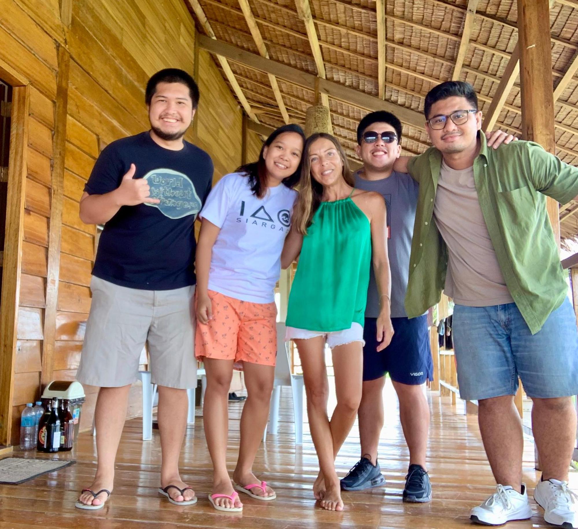Siargao Sunflower Suites Генерал-Луна Экстерьер фото