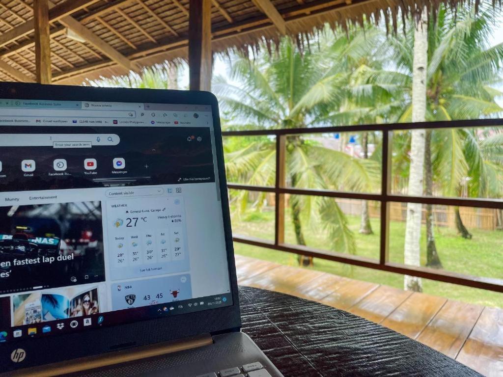 Siargao Sunflower Suites Генерал-Луна Экстерьер фото