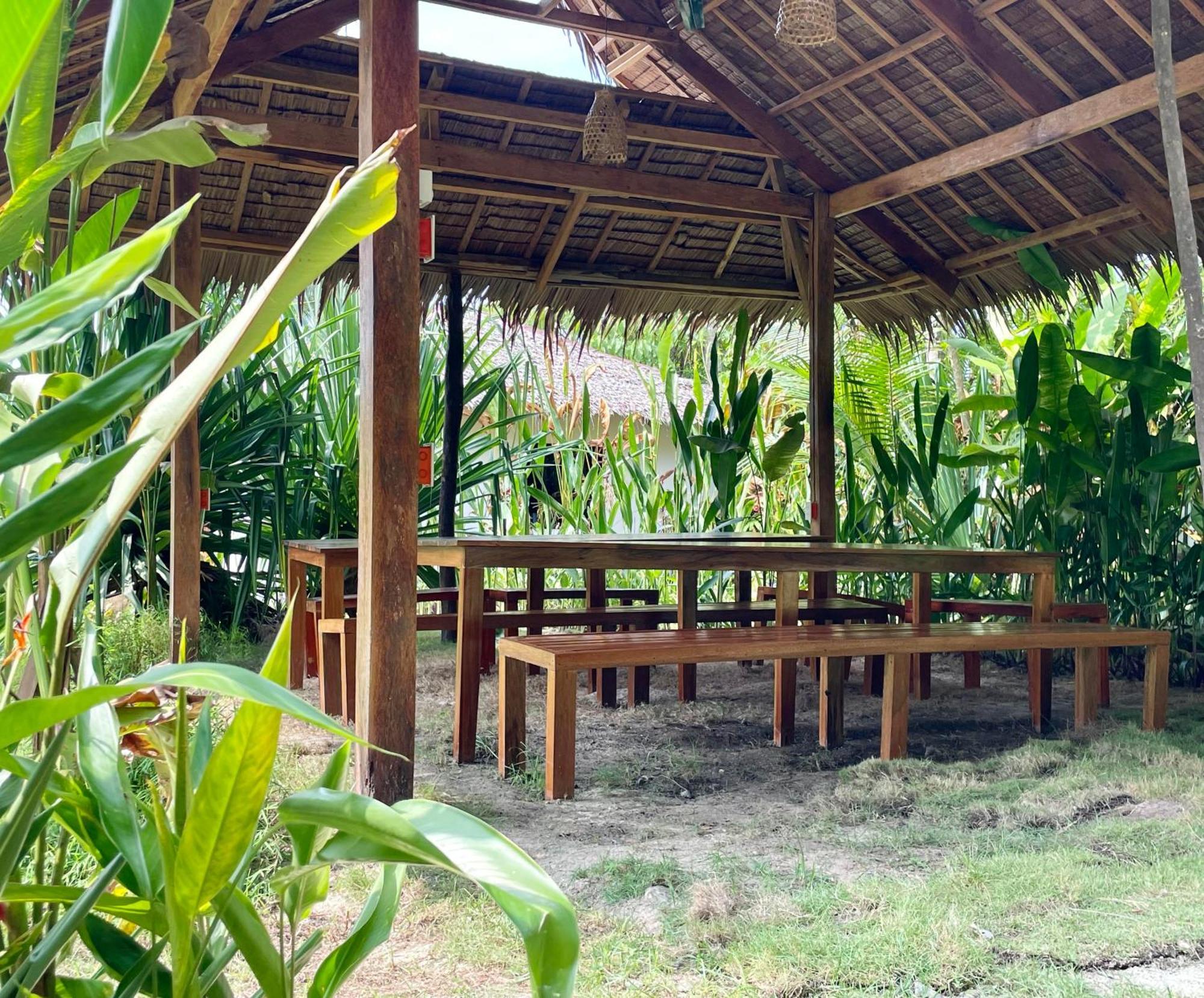 Siargao Sunflower Suites Генерал-Луна Экстерьер фото