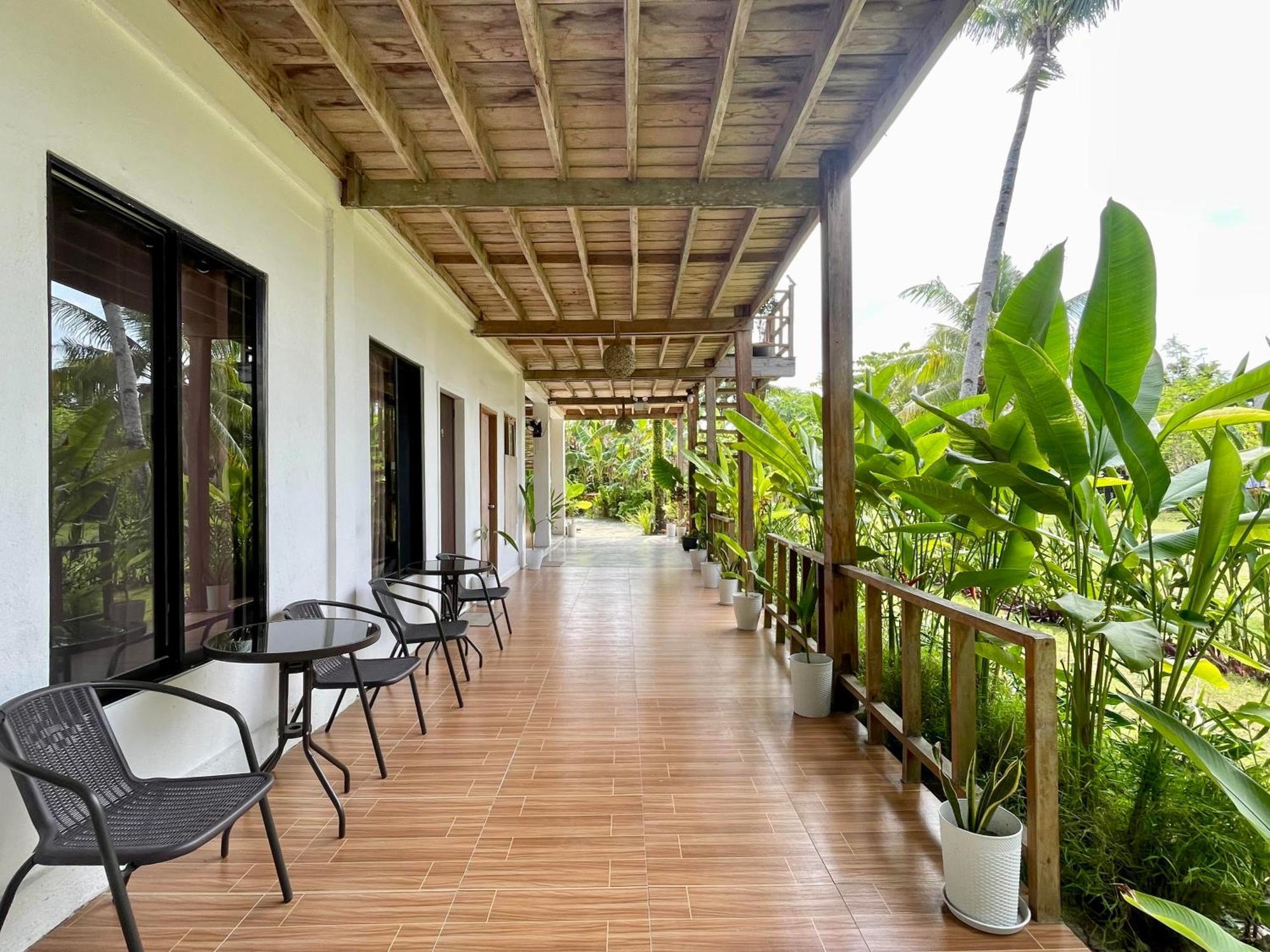 Siargao Sunflower Suites Генерал-Луна Экстерьер фото
