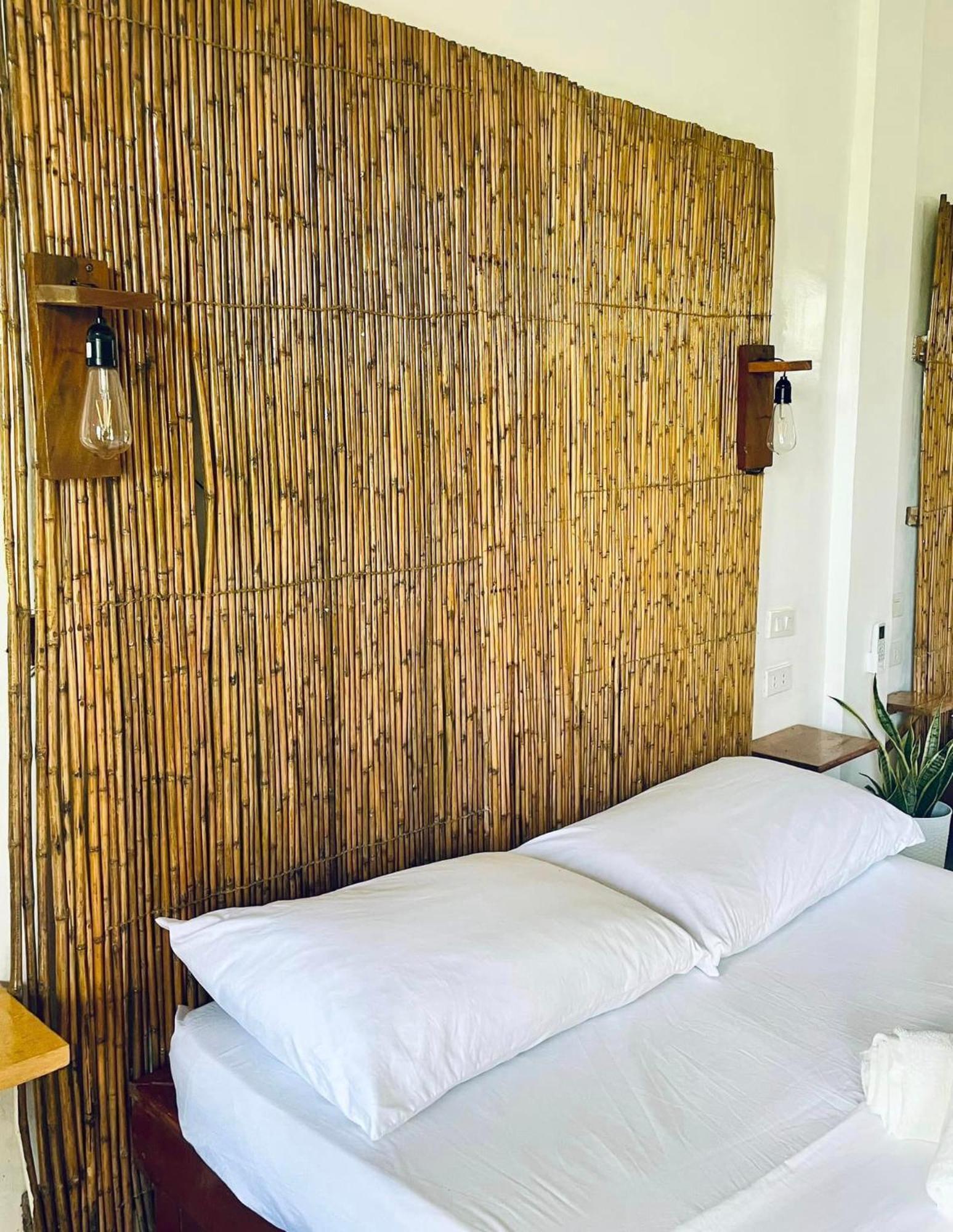 Siargao Sunflower Suites Генерал-Луна Экстерьер фото