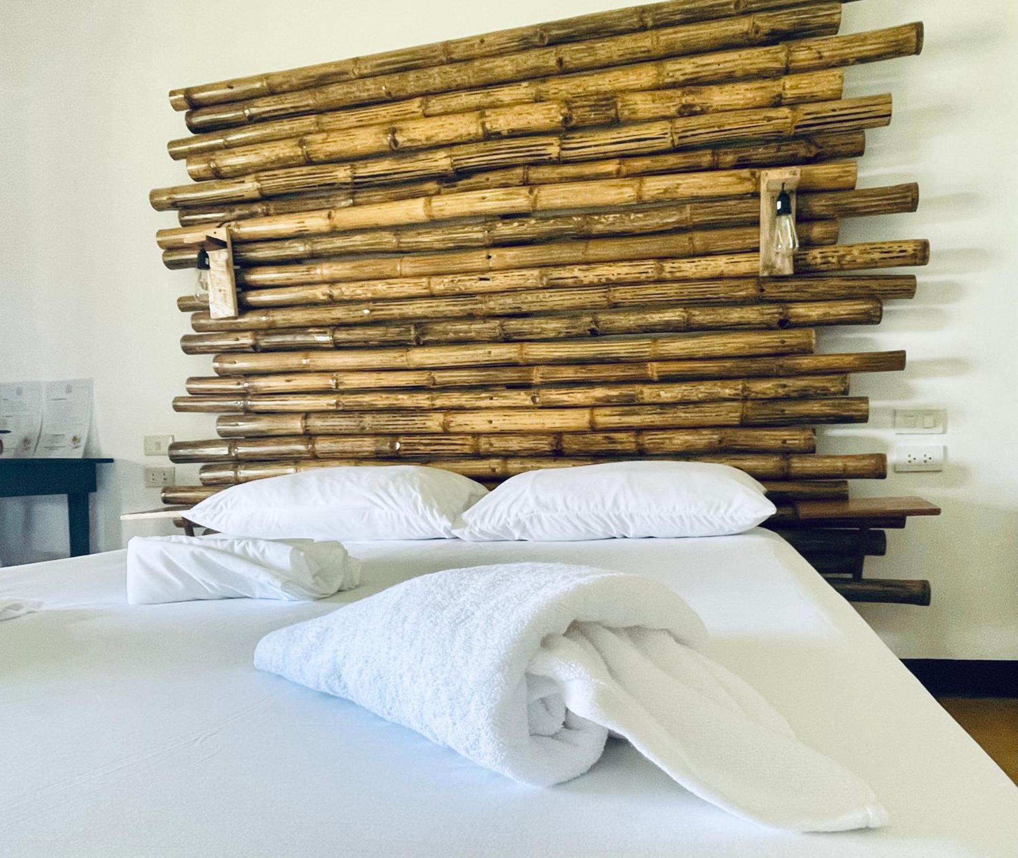 Siargao Sunflower Suites Генерал-Луна Экстерьер фото