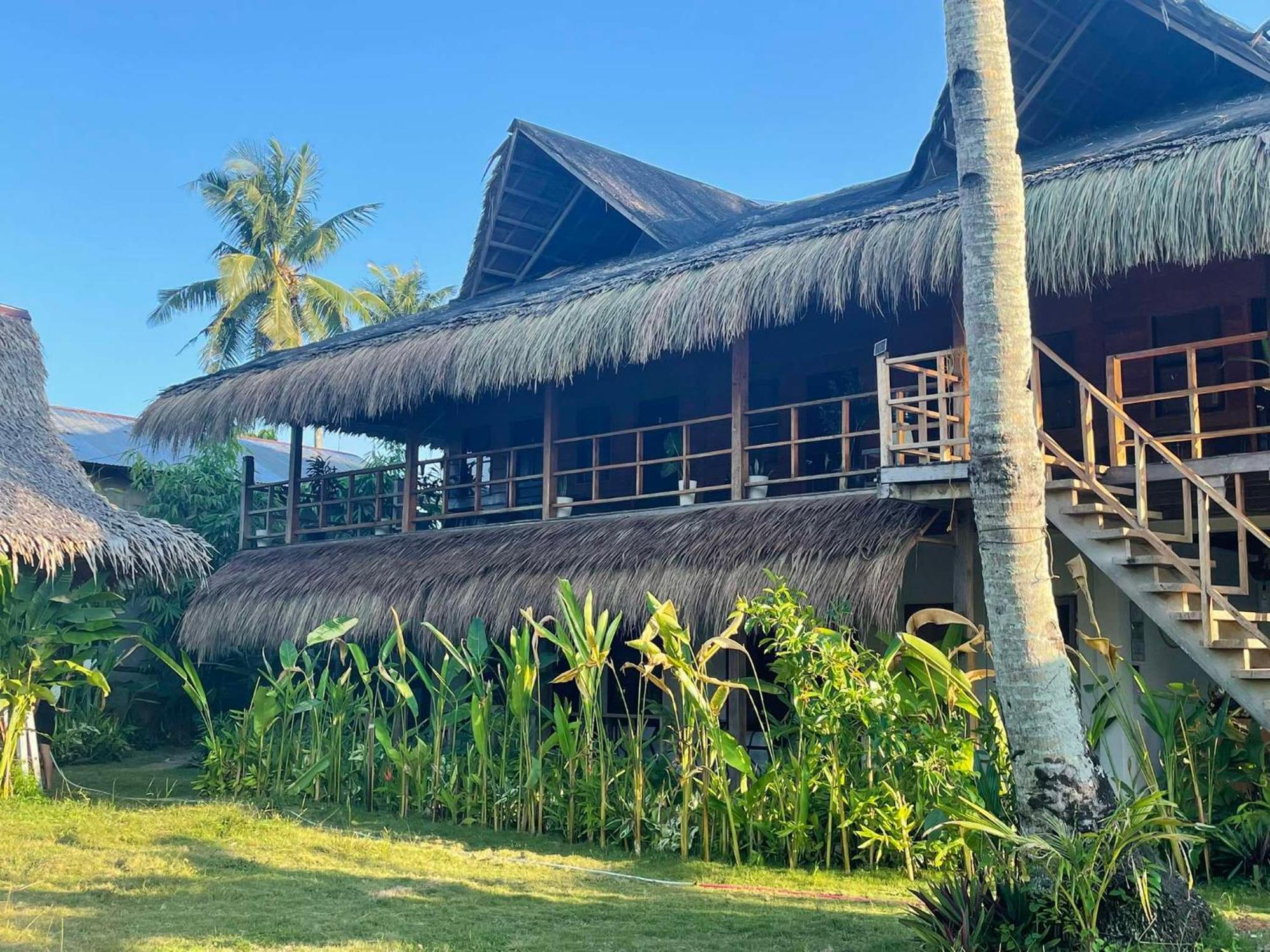 Siargao Sunflower Suites Генерал-Луна Экстерьер фото