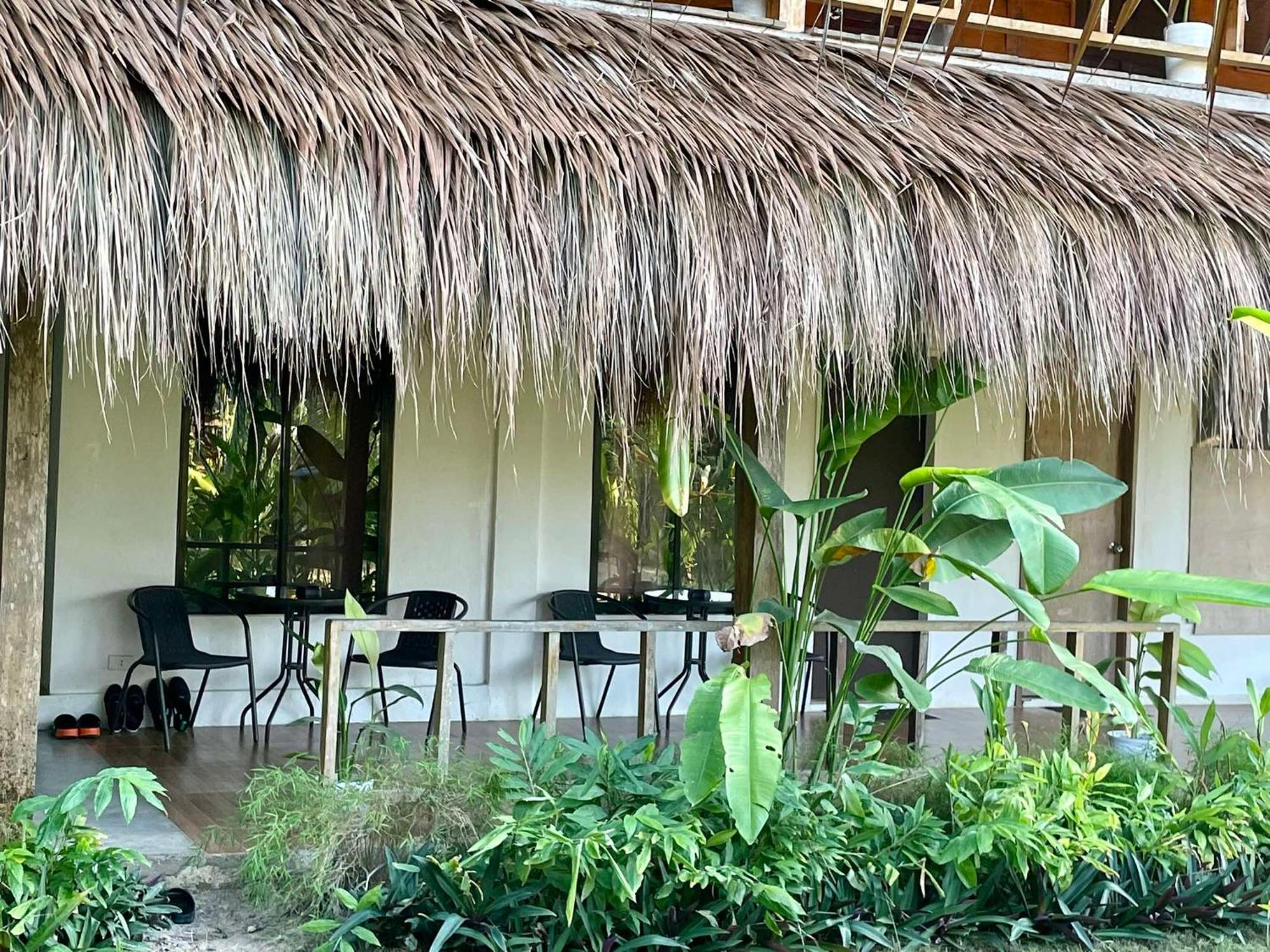 Siargao Sunflower Suites Генерал-Луна Экстерьер фото